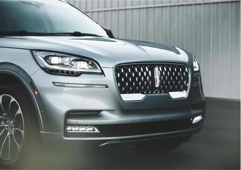 The available adaptive pixel LED headlamps of the 2023 Lincoln Aviator® SUV activated | Crest Lincoln in Sterling Heights MI