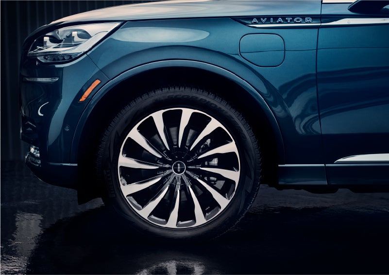 The 2023 Lincoln Aviator® Black Label Grand Touring model with unique 12-spoke wheel | Crest Lincoln in Sterling Heights MI