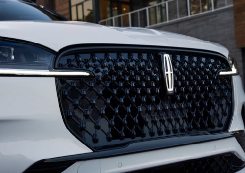 The front grille of a 2026 Lincoln Aviator® SUV is shown. | Crest Lincoln in Sterling Heights MI