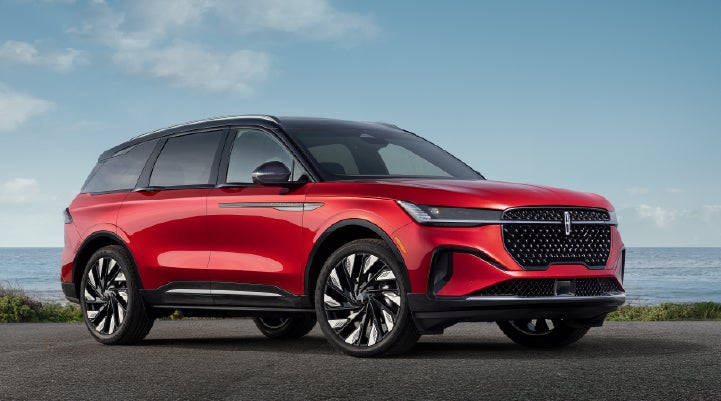 A 2026 Lincoln Nautilus® Reserve model is shown with the stylish available Jet Appearance Package. | Crest Lincoln in Sterling Heights MI