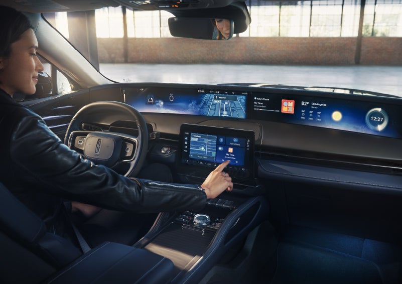 The driver of a 2026 Lincoln Nautilus® SUV interacts with the center touchscreen. | Crest Lincoln in Sterling Heights MI