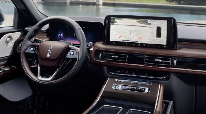 The backup camera of the 2027 Lincoln Aviator® SUV is displayed on screen. | Crest Lincoln in Sterling Heights MI